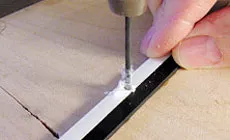 Photo : marquage des positions des trous