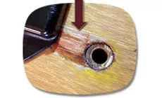 Photo : dessus de guitare endommagé