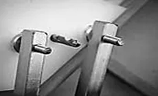 Trous de broches de pont