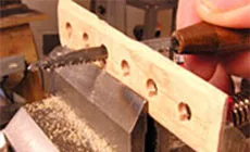 Mise en forme de la plaque d'érable - Entailles de la chaîne de coupe