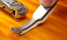 Attacher le feutre sous le pont jack