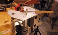 Meulage de la vis de sillet 