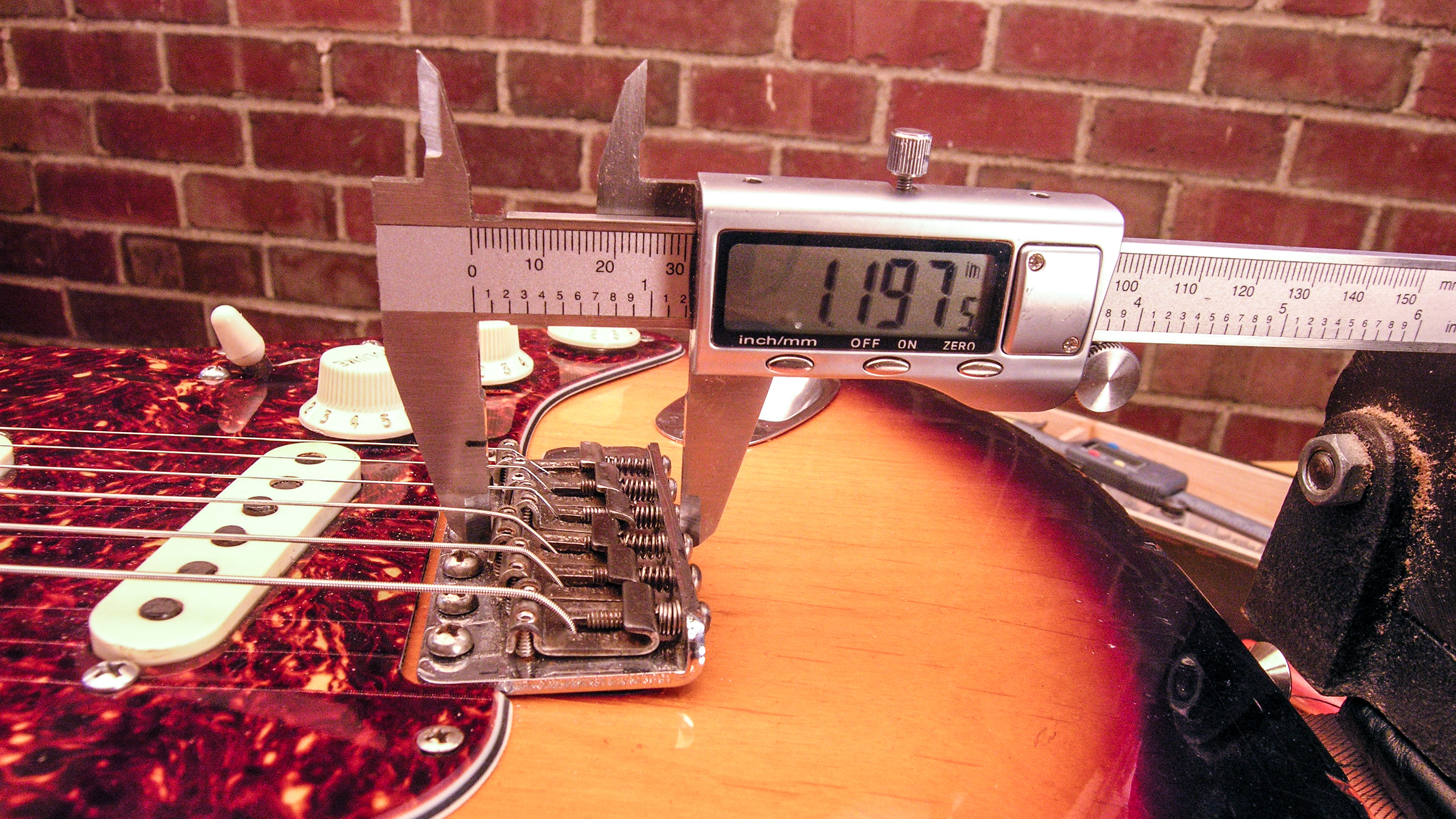 Carlos Santana's Strat: repair and setup