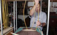 Maintenir la barre de défilement enfoncée