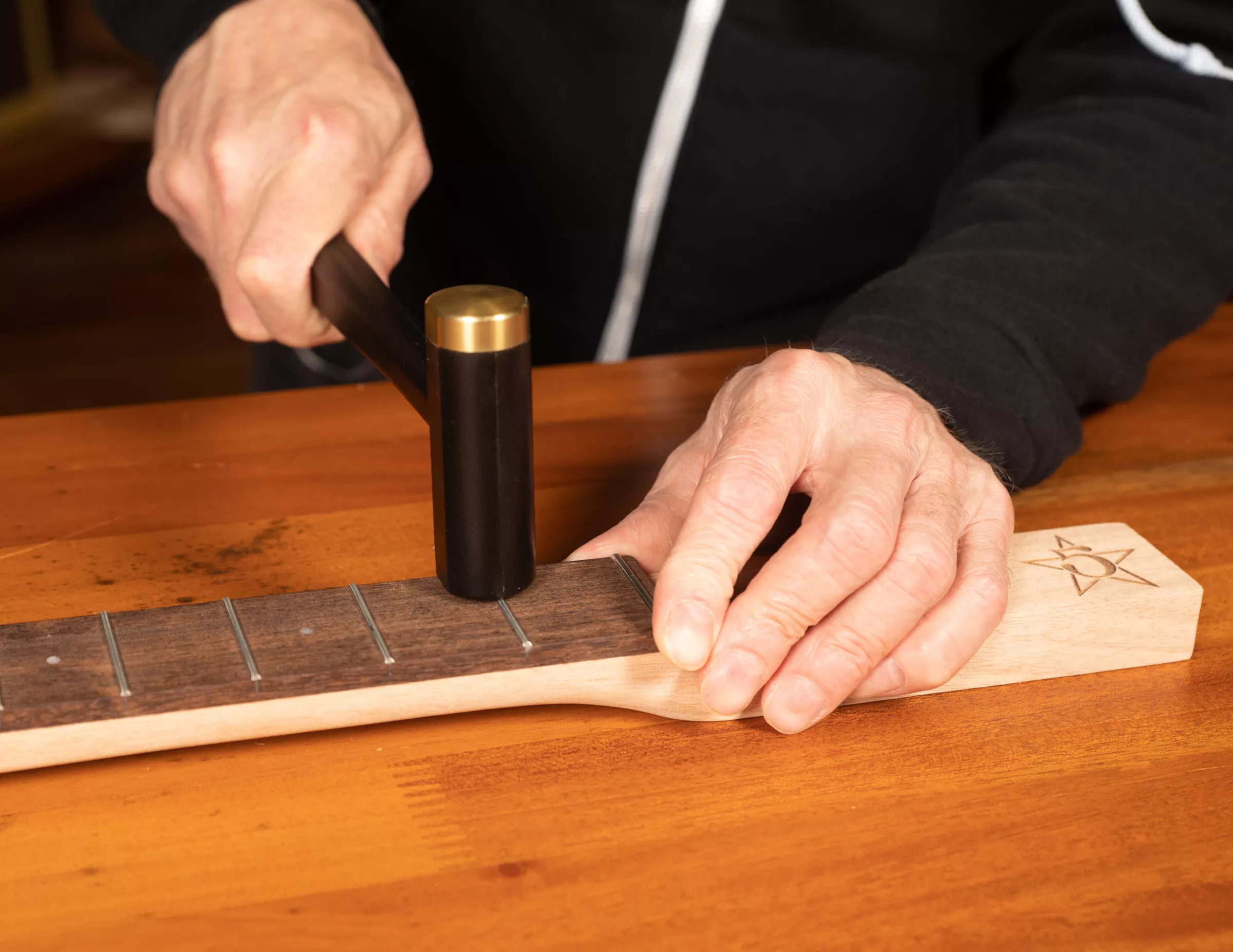 pho0,1 place les frets.jpg