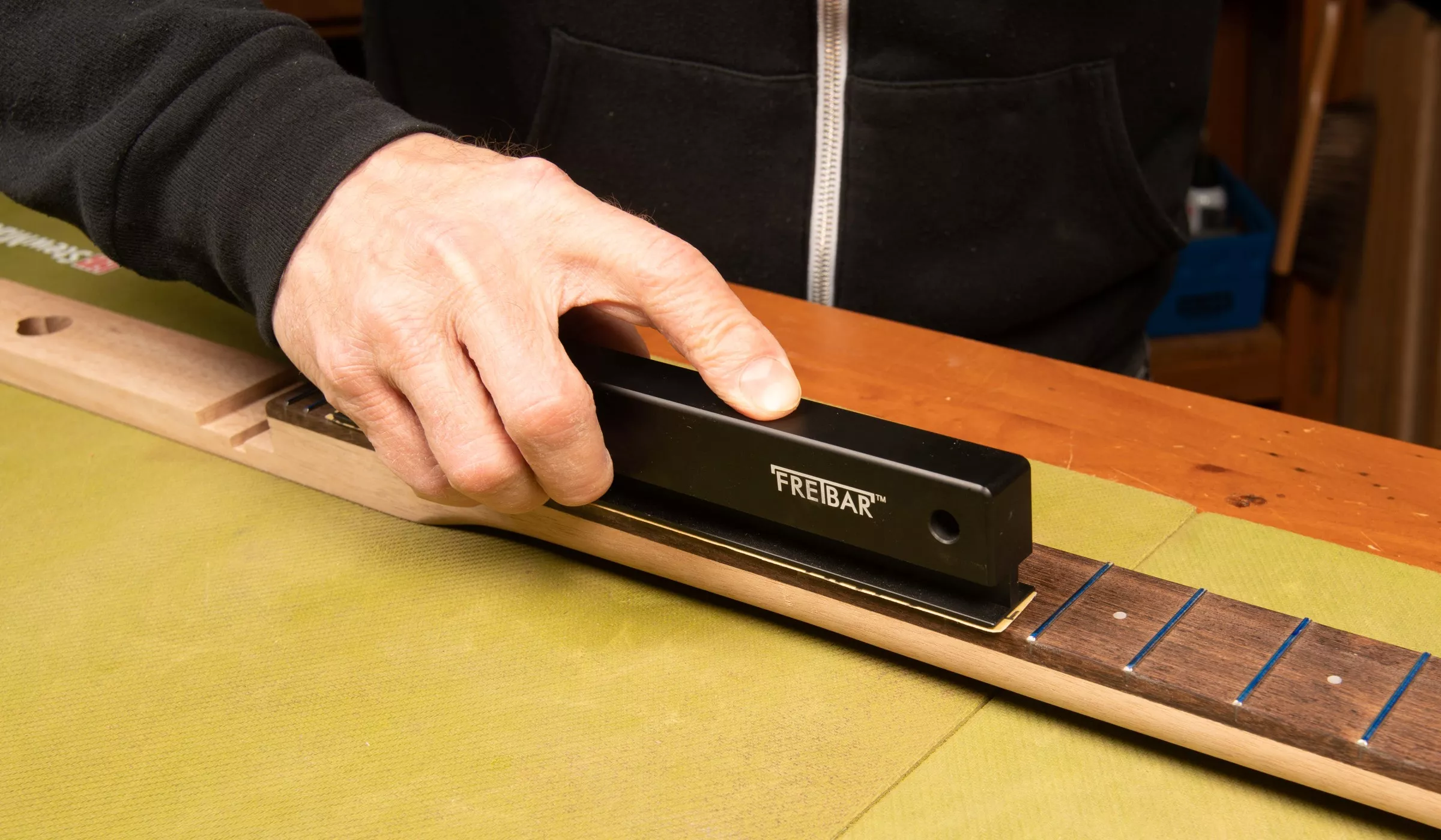 pho0,6 niveler les frets.jpg