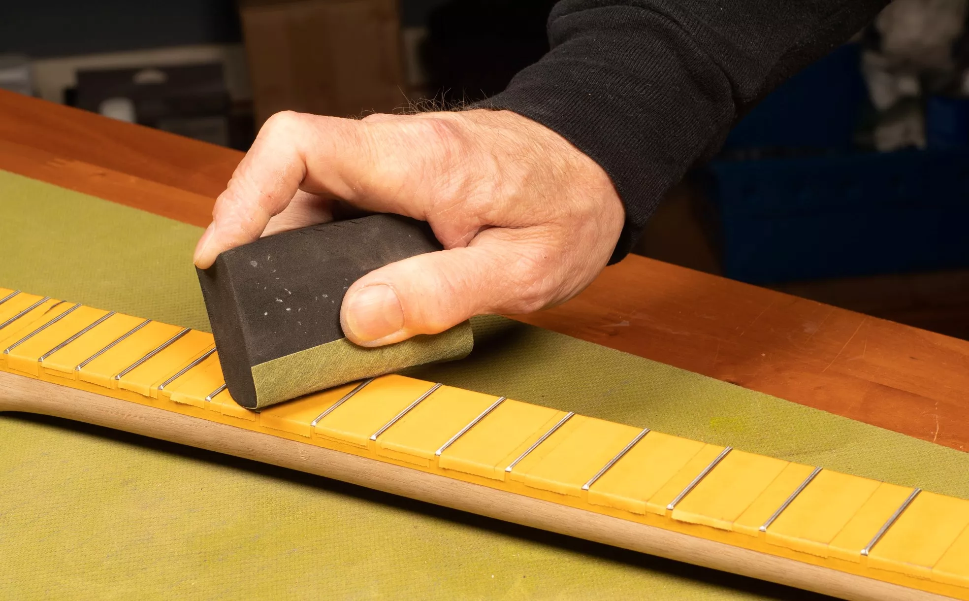 pho0,9 polir les frets.jpg