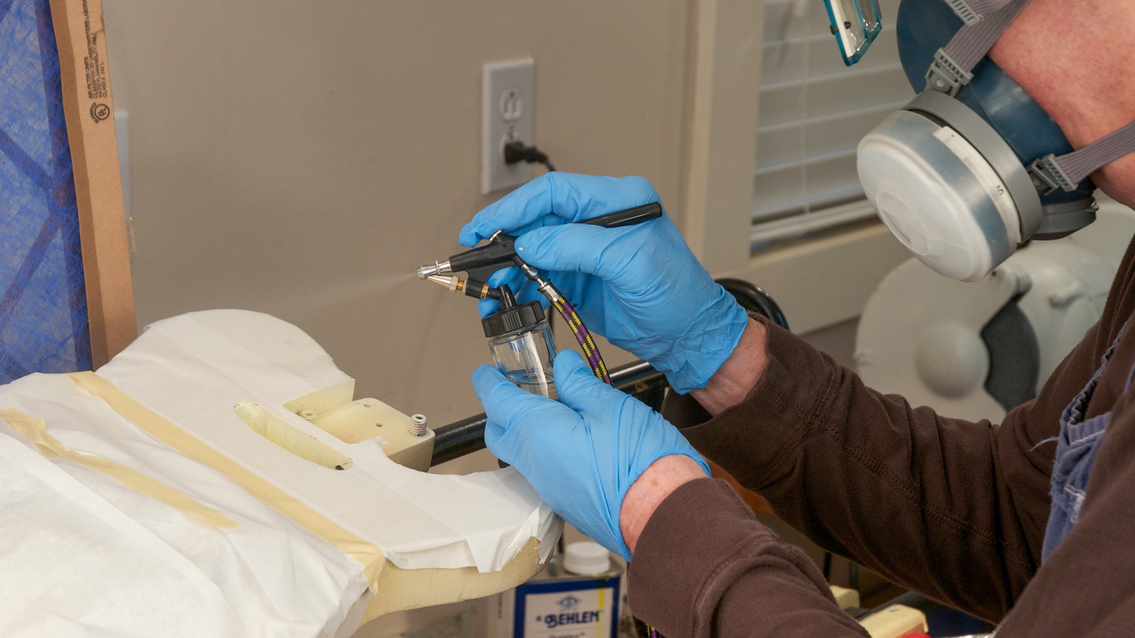 La cabine de pulvérisation « low tech » de Dan Erlewine adaptée aux petits ateliers