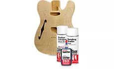 guitare bleue avec taches et laque aérosol