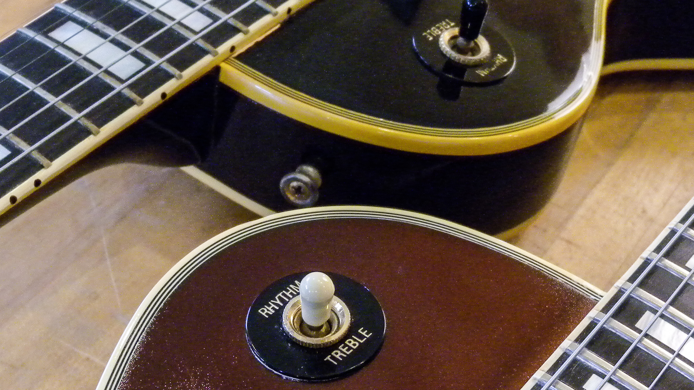 Comment retrouver la bonne couleur pour réparer une guitare vintage