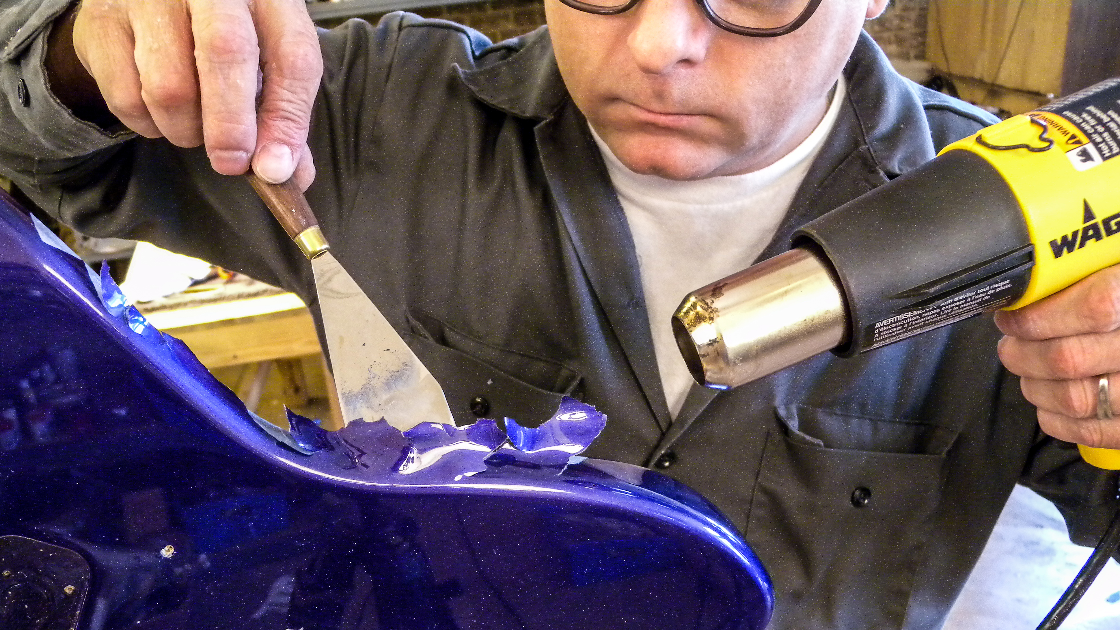 Comment dénuder une finition de guitare poly moderne