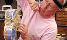 Dan binding un mini-guitar