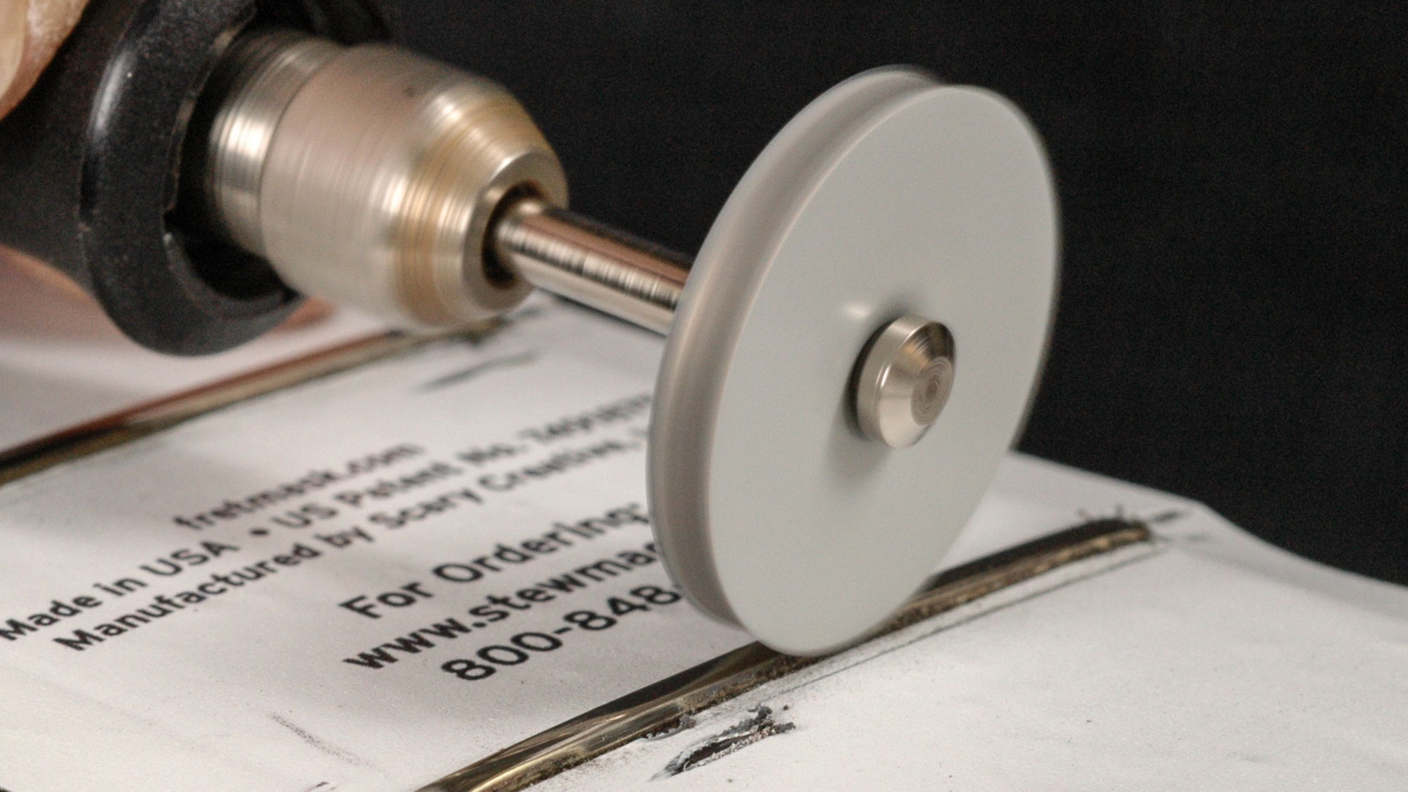 Utilisation de roues de polissage à fret sur un arbre flexible