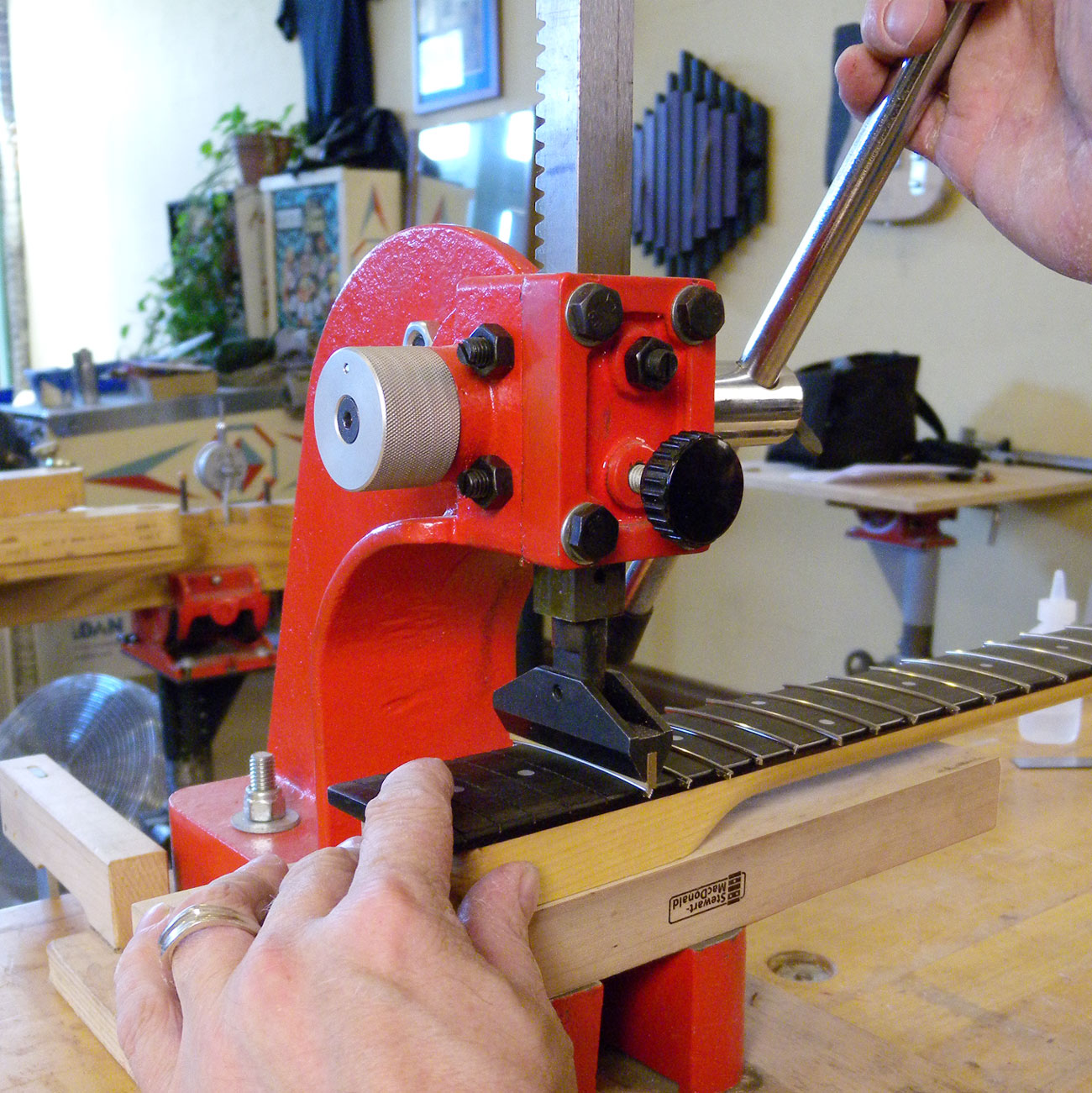 Presse à arbre Stewart-MacDonald Fret