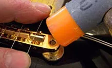 Photo : martelage de la fente de la sillet 