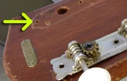 Le trou de vis avant