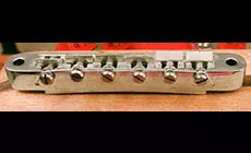 Dispositif de retenue fini fil