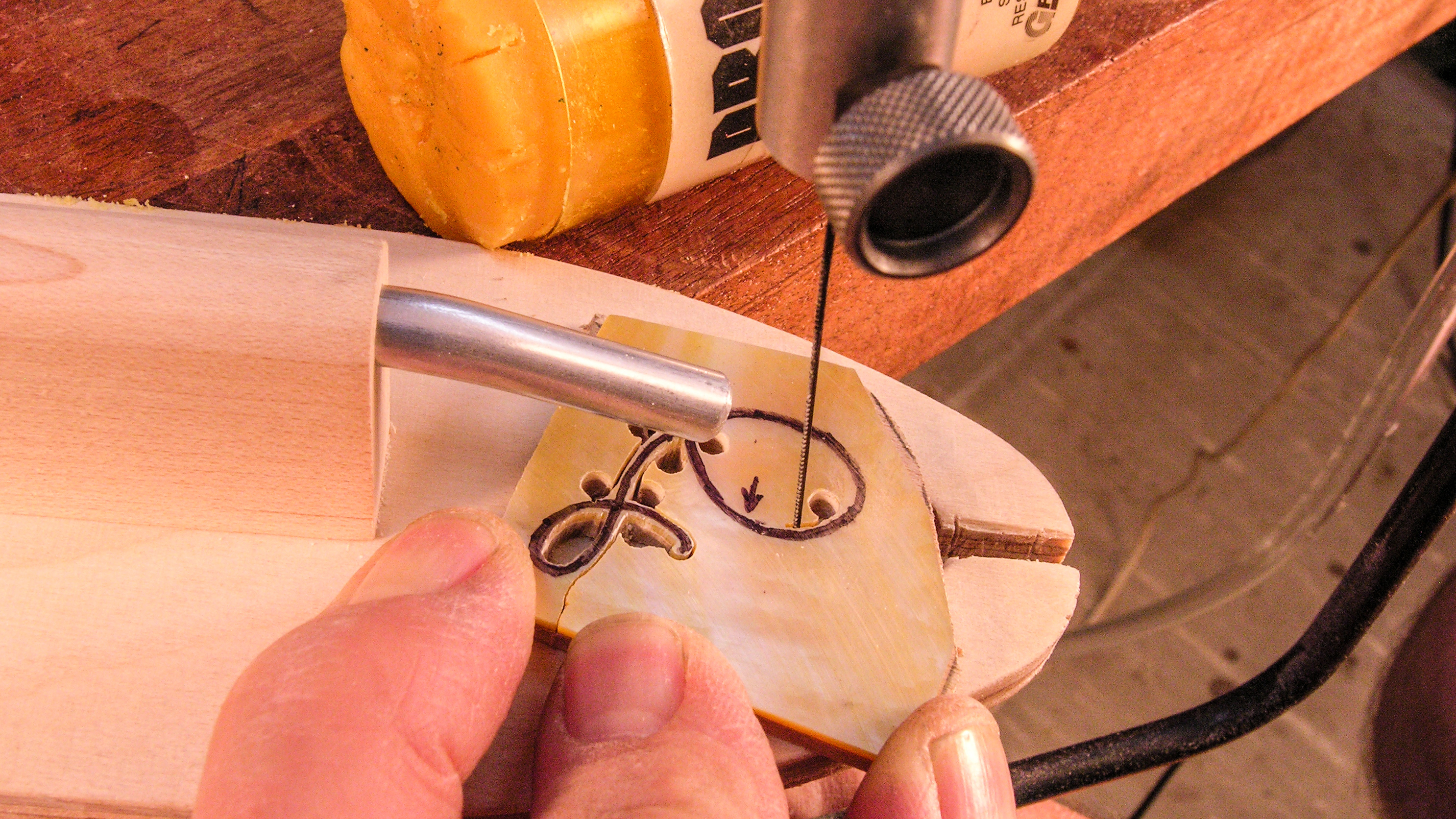 3 embouts pour couper des incrustations personnalisées finement détaillées