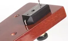 Trous de vis de montage