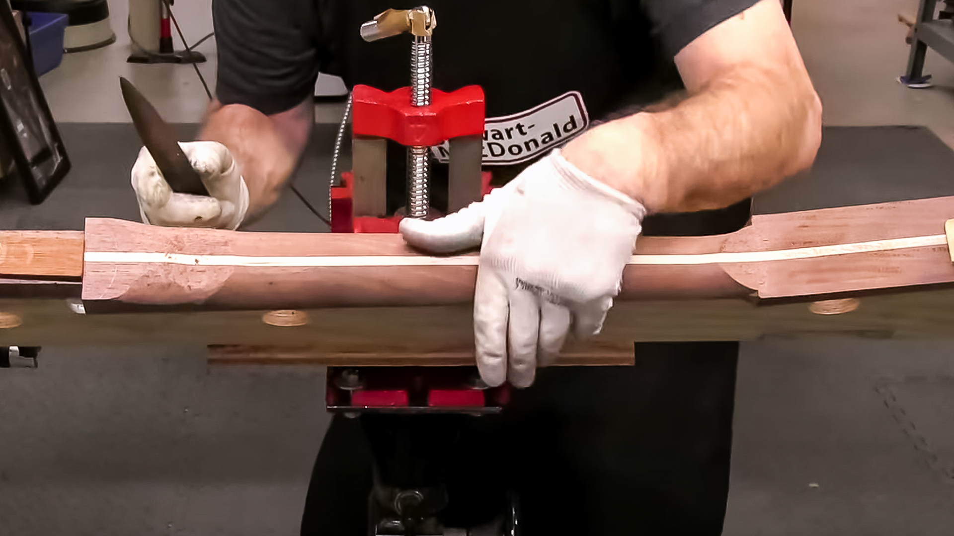 Le gabarit de personnalisation du cou de Dan Erlewine