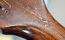 Remplissage de colle sur manche