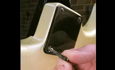 Vis de montage desserrée