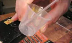 fabrication d’un gobelet à goutte de colle