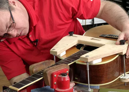 Manipuler la guitare