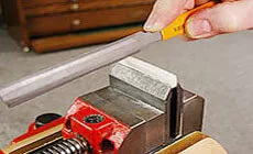 Retirer l’écrou pour protéger la guitare