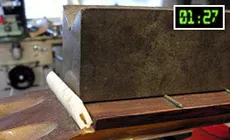 Frapper la sillet de tête pour cordes sans la serrer