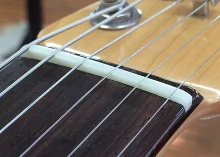 Un écrou joliment fabriqué, façonné et poli