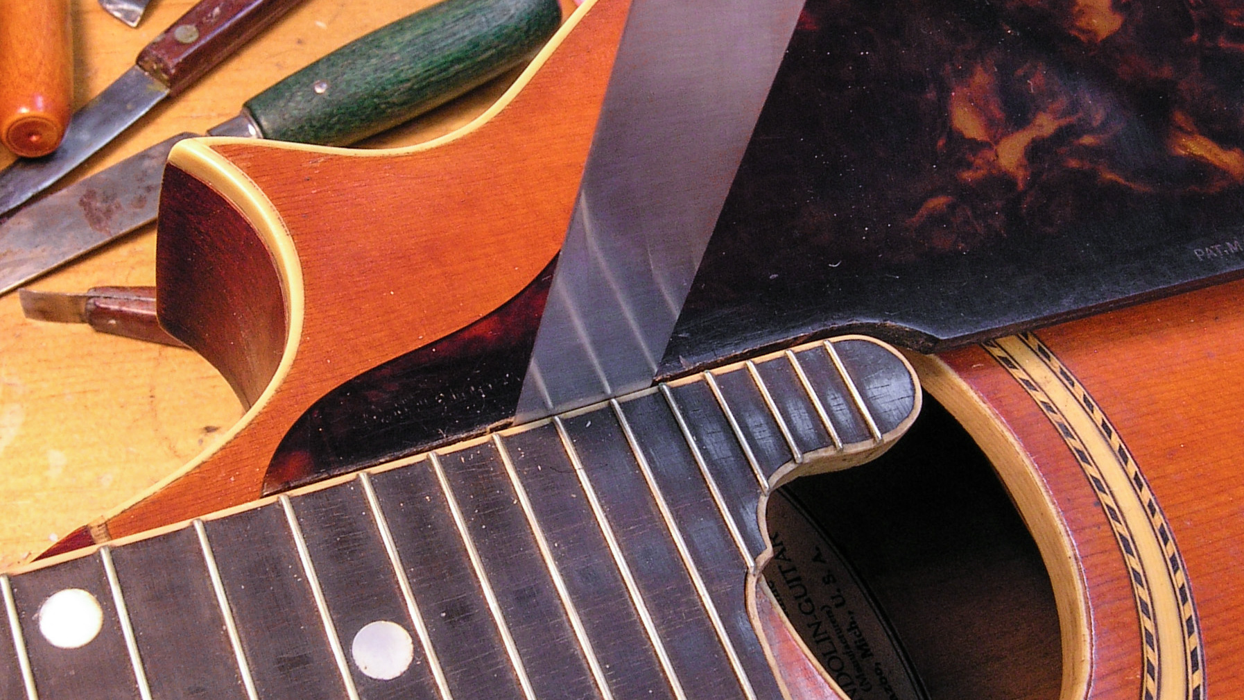 Redresser le cou sur une mandoline 1914 Gibson