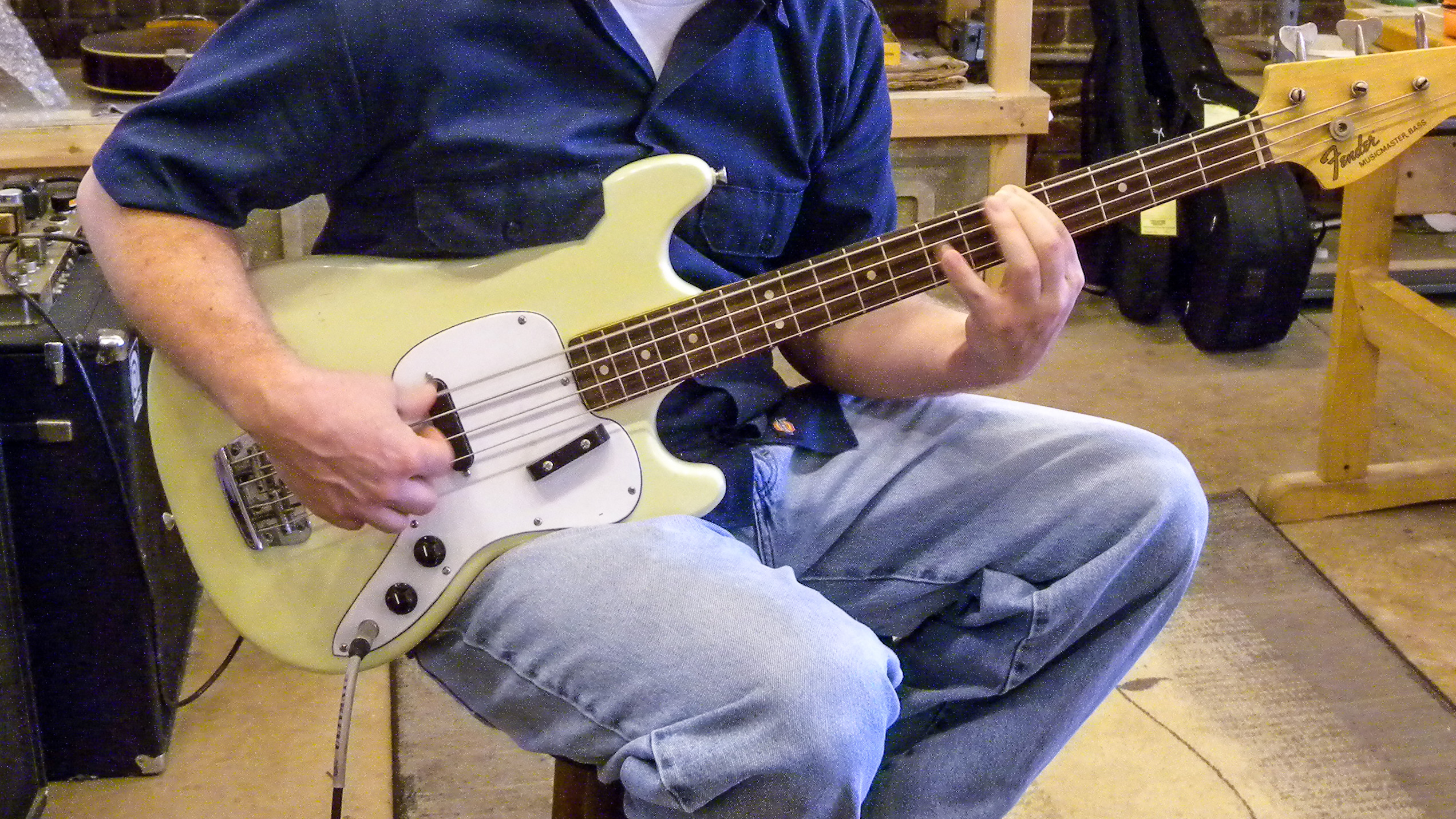 Un fait curieux : pourquoi le son du 1,70s Musicmaster Bass était si fin