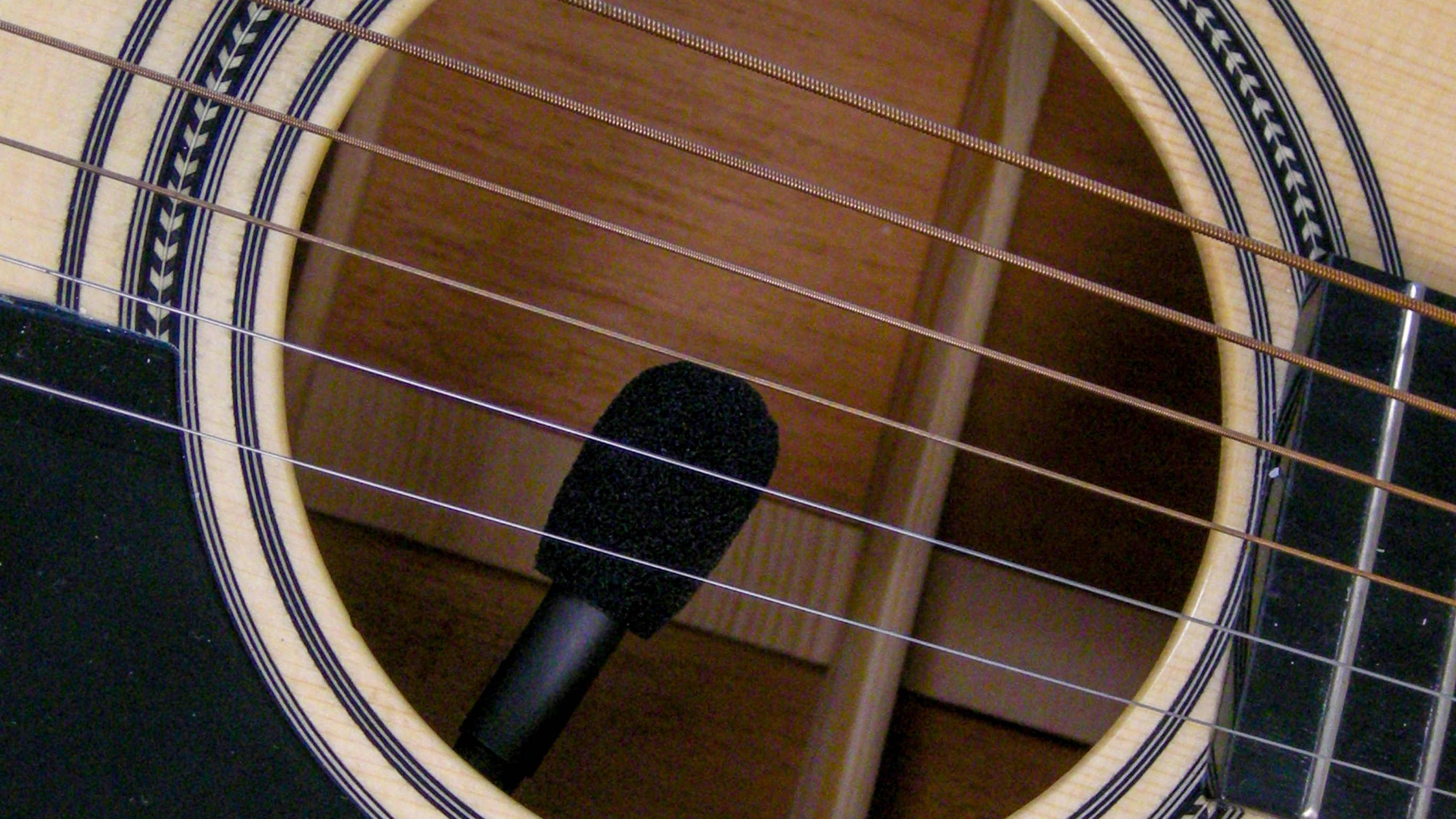 Comment choisir le bon pickup pour votre guitare acoustique
