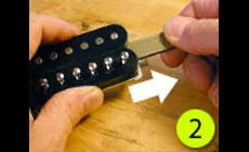 Photo : retrait de l’aimant du humbucker