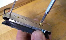 Plaque arrière à vis