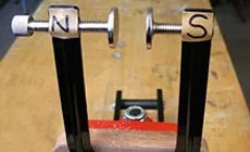 Deux aimants puissants