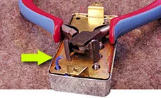 Tirettes à frettes pour couper de petits fils