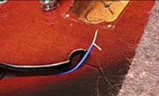 Dénuder les fils du pickup fil