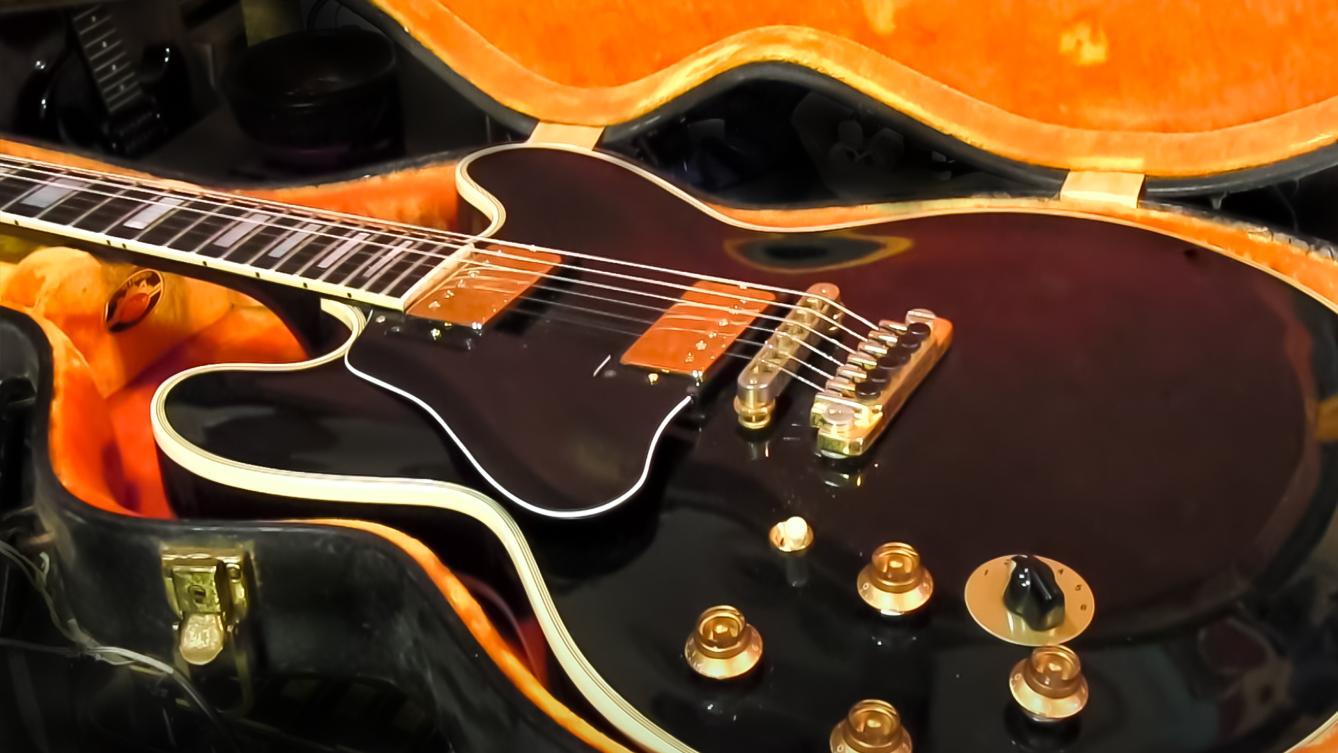 Remplacement des housses de pickup sur une rare Lucille gauche