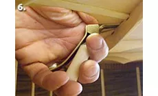 Application de colle Titebond avec la cale de collage Brace