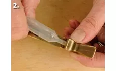 Visser la tige de la pipette coupée dans la cale