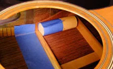 Ruban adhésif bleu déroulé