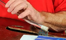 Photo : passage à travers le trou f