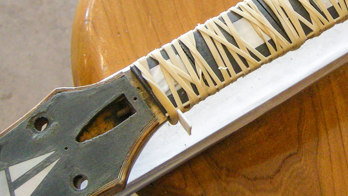 Bandes en caoutchouc comme colliers : super utile et bon marché ! Bandes en caoutchouc comme colliers : super utile et bon marché !