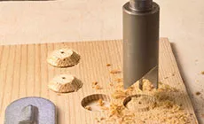 Couper les cales en bois