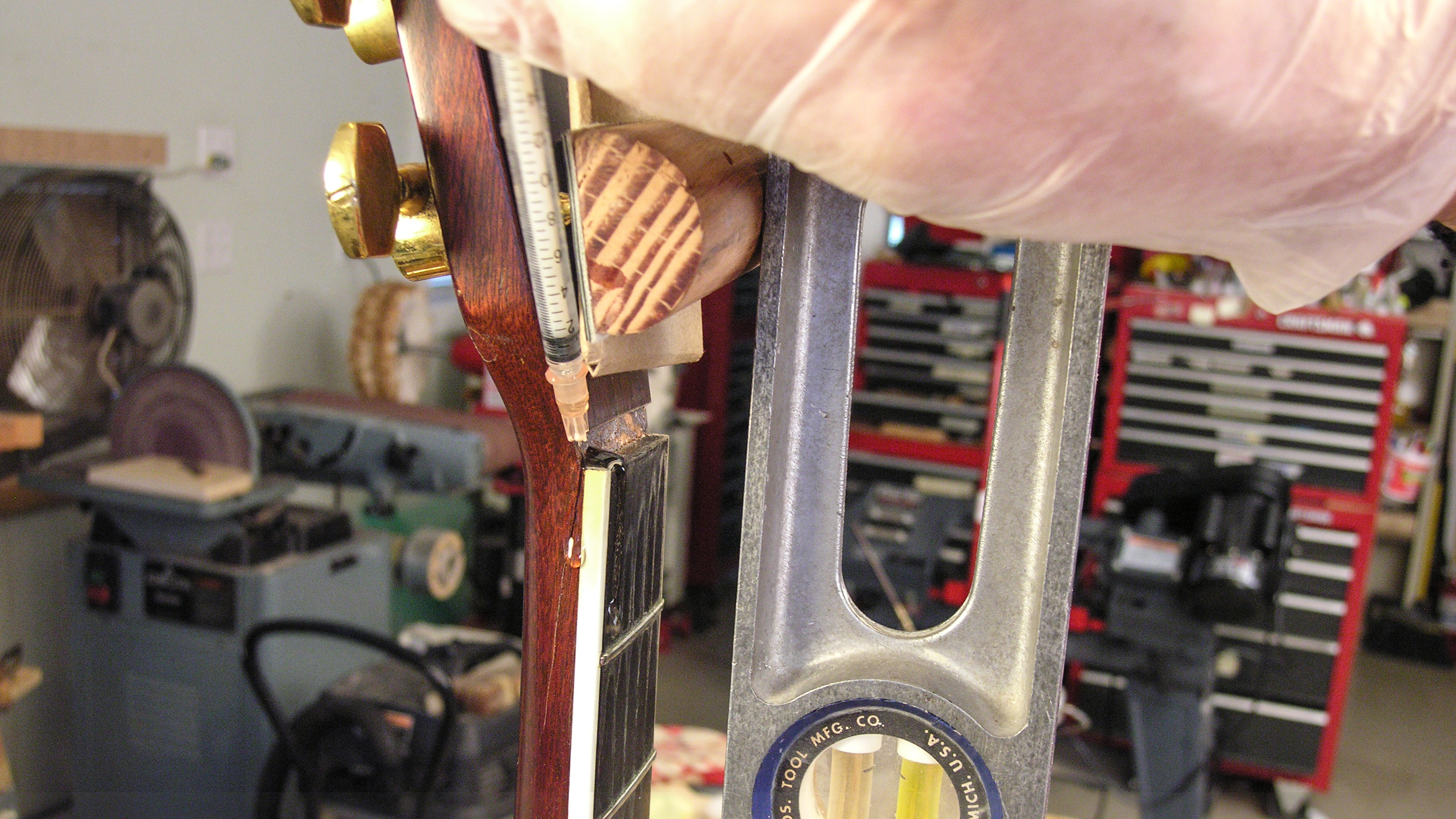 Pourquoi la colle animale est la meilleure pour ce col fissuré