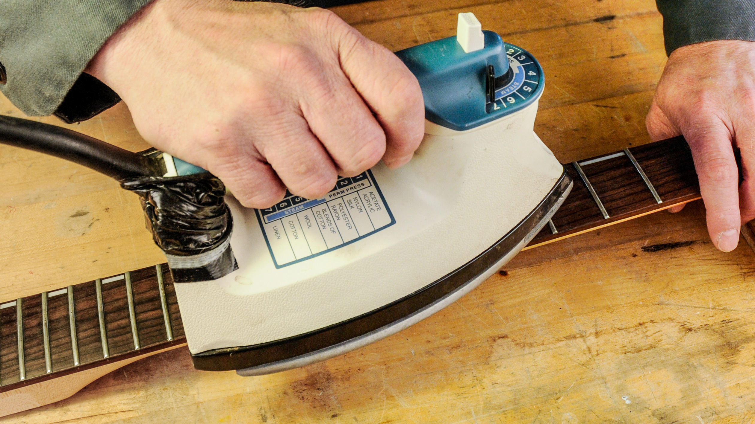 Pourquoi utiliser un fer ménager sur un carton ?