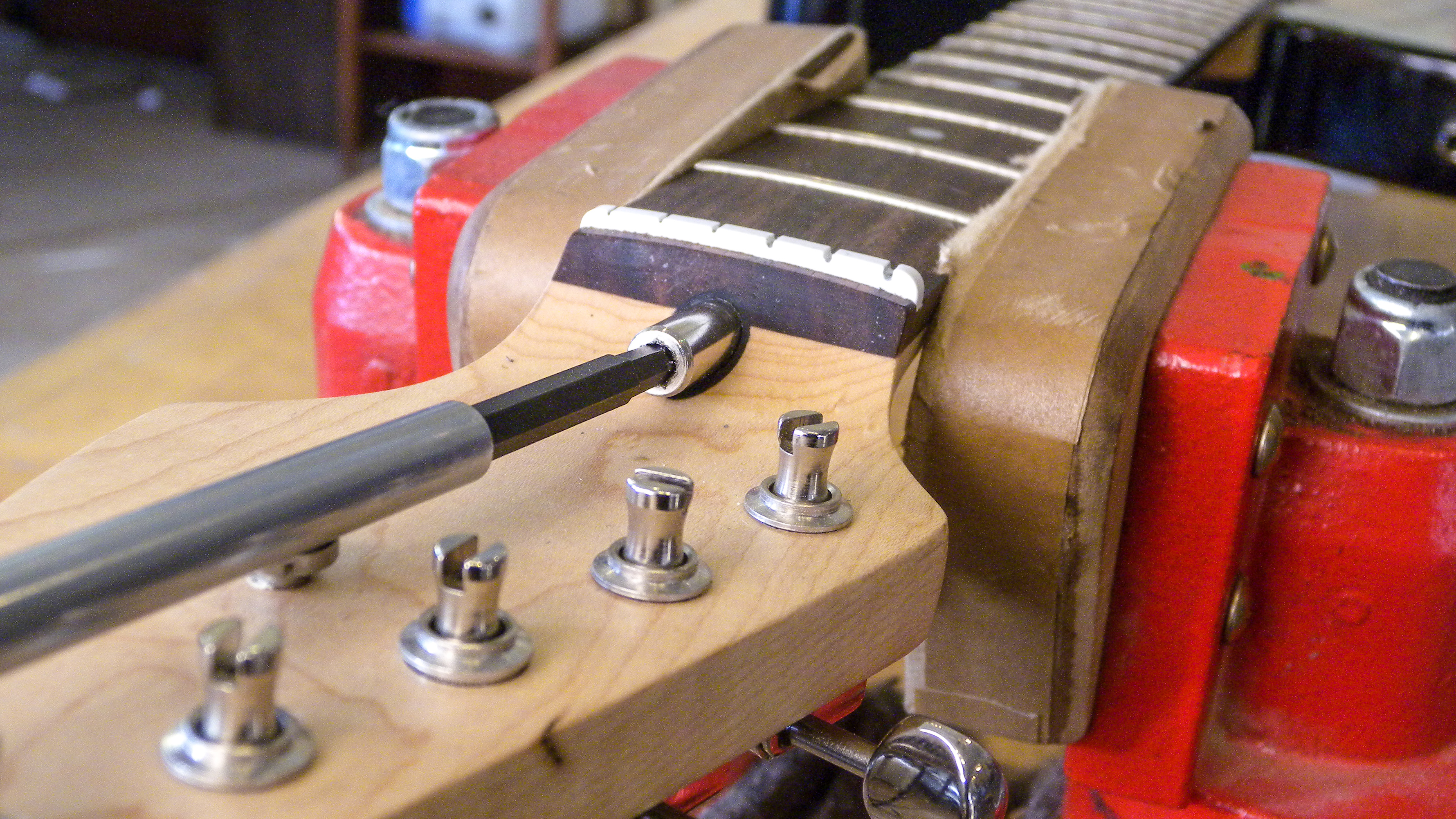 Mauvaise nouvelle : un écrou de tige de réglage dénudé. Bonne nouvelle : une solution facile.