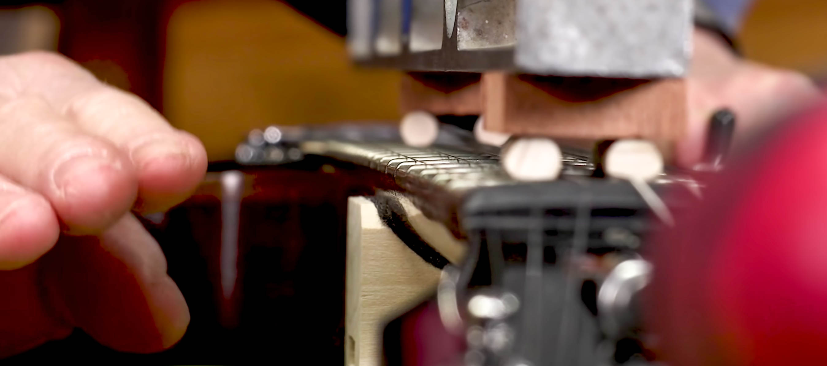 Encolure guitare avec arc-en-ciel